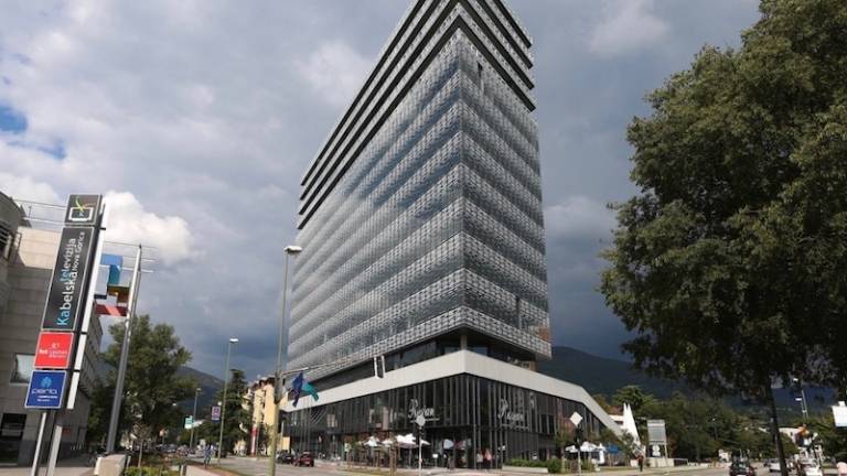 Nižje plače, toda več zaposlenih