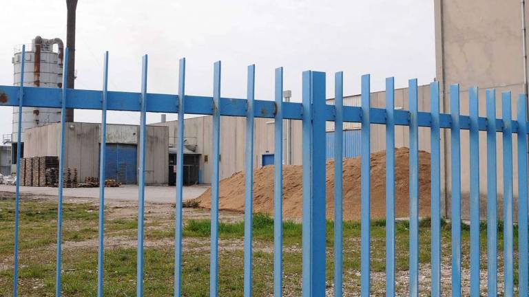 Utajevalcu zasegli nepremičnini, zemlji&scaron;če in avto
