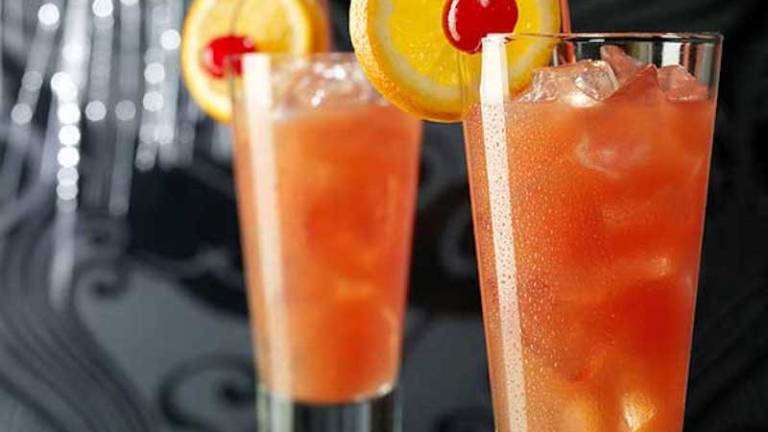 Prevažala sta rum colo, sex on the beach in tequilo