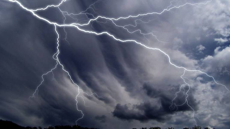 Rekordnih 182.000 udarov strel