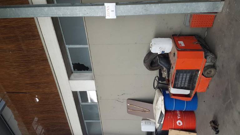 Vlomili v dva avtoodpada