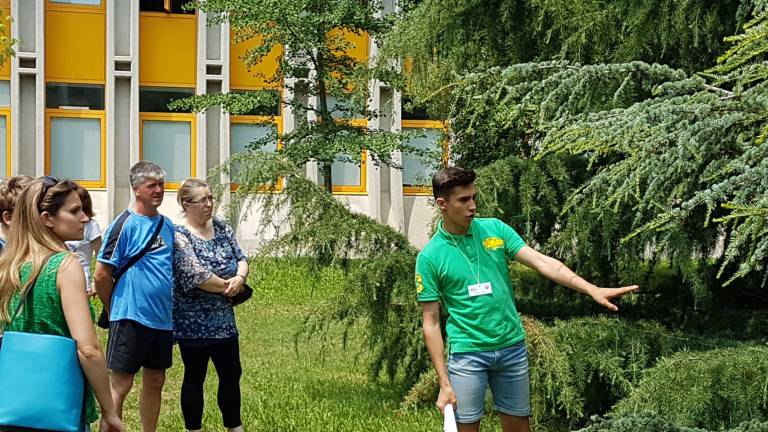 Dijaki vabijo v botanični park