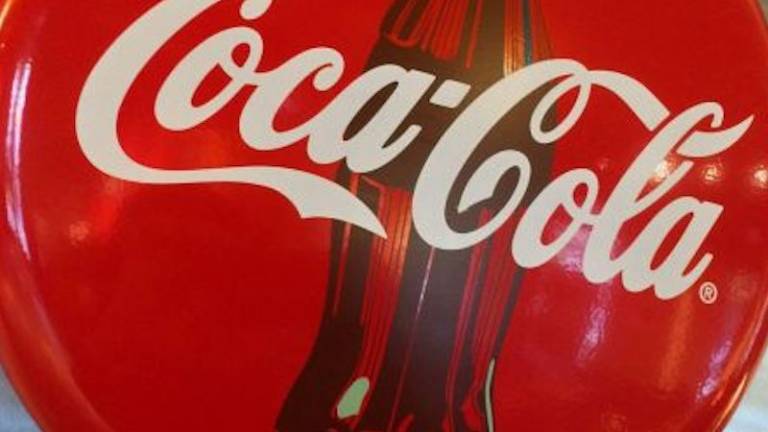 Sinova je hranil s kokakolo