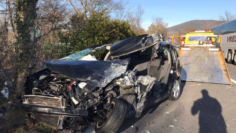 Čelno trčenje z avtobusom v Bazovici