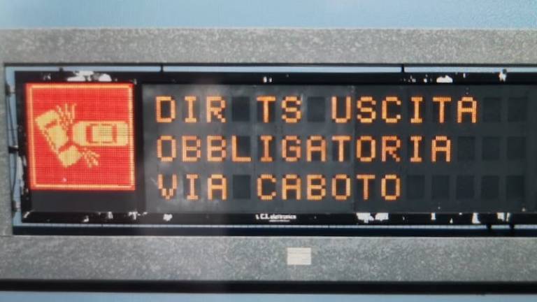 Zaradi nesreče zaprta hitra cesta