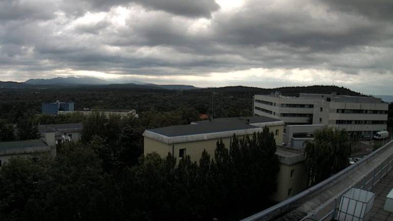 Oranžno opozorilo Arso: možna neurja s točo