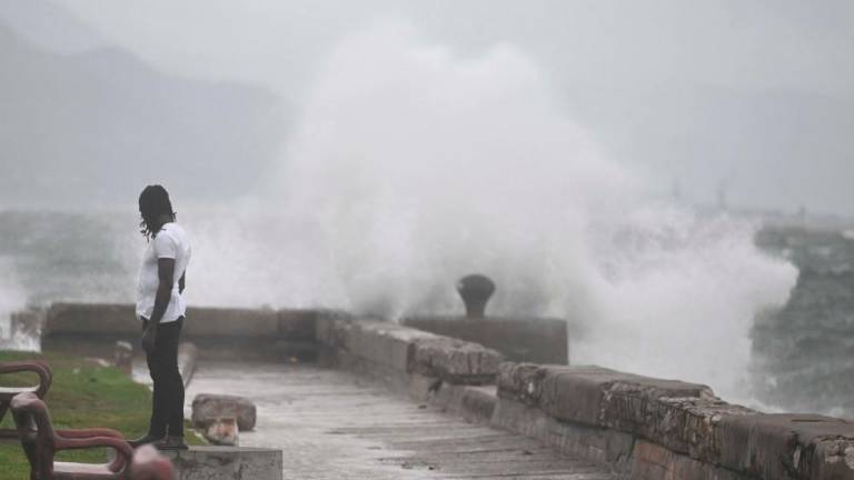 Orkan Melissa se je še okrepil