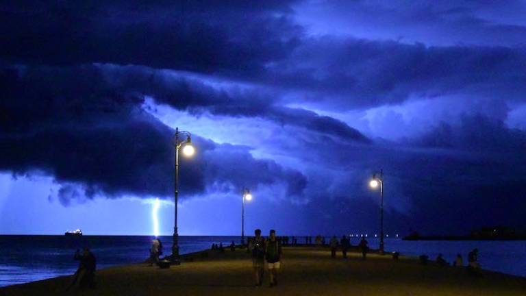 Arso opozarja pred udari strel