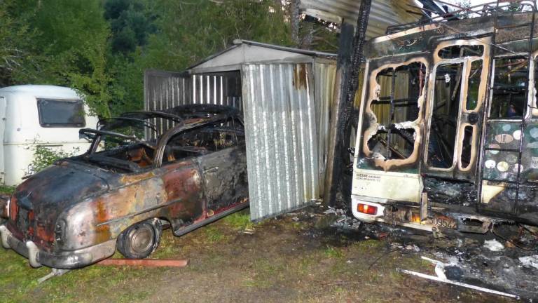 Zgorela avto in avtodom občinskega svetnika