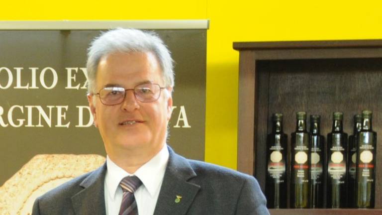 Boris, nekdanji župan, ki &scaron;epeta oljkam