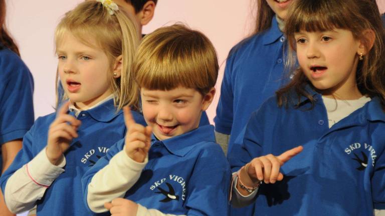 Nad 1000 otrok in najstnikov na reviji Pesem mladih