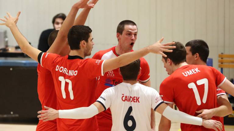 &Scaron;portna nedelja: Jadran v play-offu, Sloga Tabor KO, točka za Kras