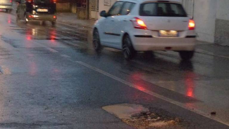 Na cestah zazijale luknje