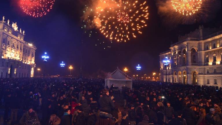 Najdalj&scaron;a noč v letu z glasbo in ognjemetom