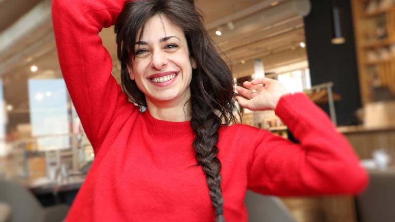 Lara Komar bo medicinska sestra