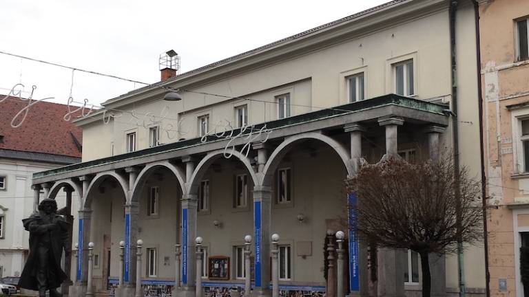 Za Grumovo nagrado nominirana M&ouml;derndorfer in Vilčnik
