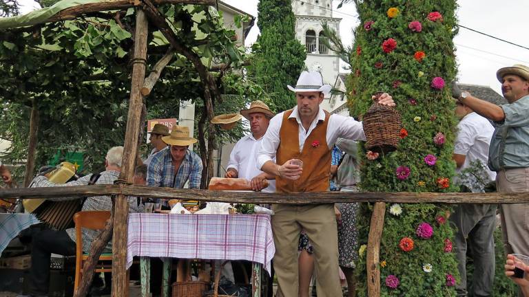 Kaj bi Kras brez pr&scaron;uta in terana?