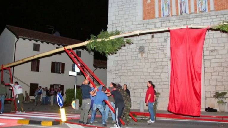 Doberdobski mlaj: polemike povečale udeležbo