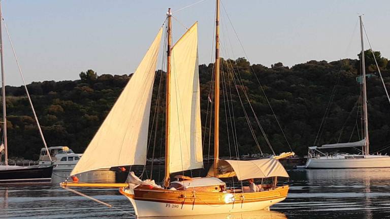 Pet let in 7000 ur dela za leseno jadrnico