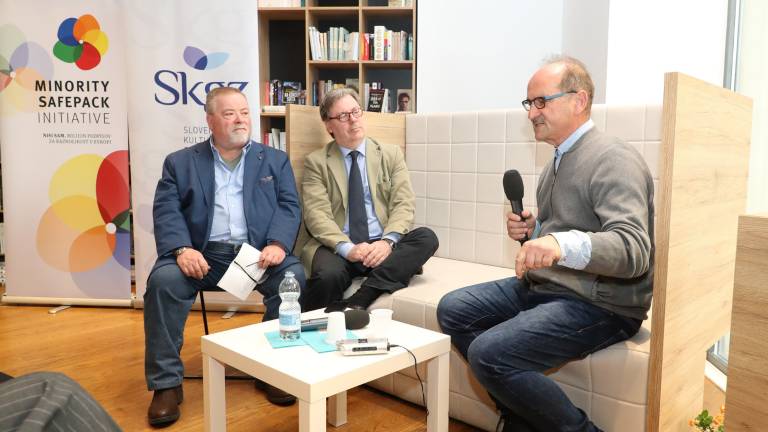 Diplomat in novinar o arbitraži