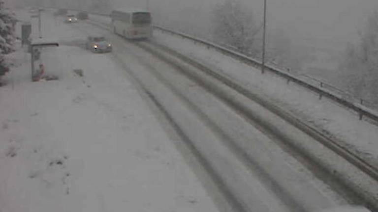 Primorska avtocesta zaprta med Vrhniko in Logatcem