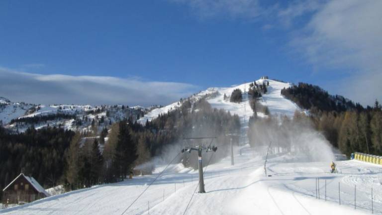 Dve nesreči na deželnih smuči&scaron;čih