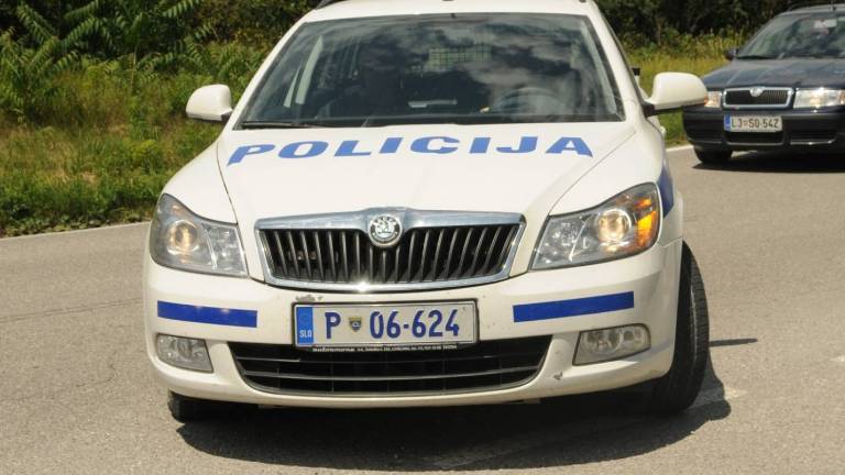 Po avtocesti drvel 219 kilometrov na uro