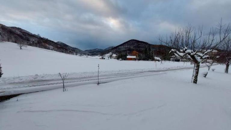 Sneg pobelil Trnovsko planoto