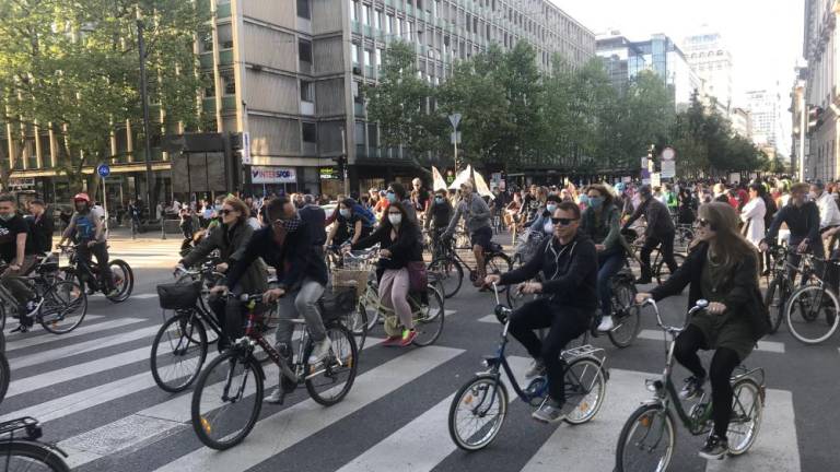 Na kolesih množično pokazali nezadovoljstvo nad vlado