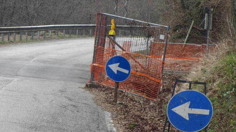 Cesta v Grojni bo končno dobila še obcestne ograje