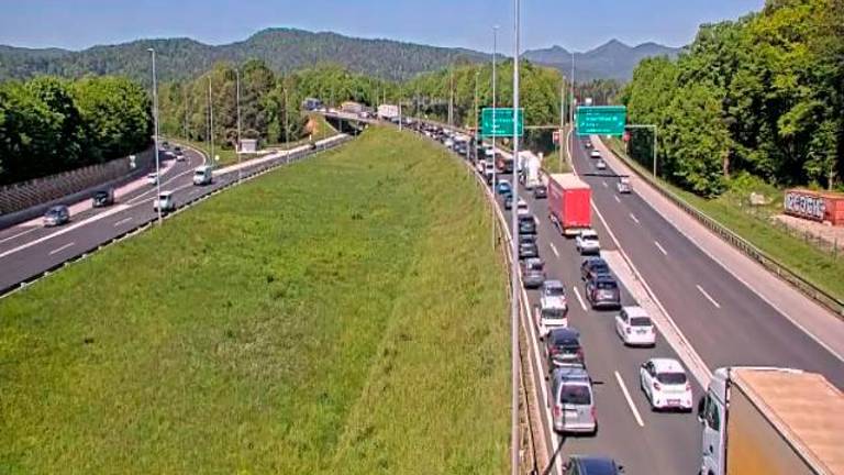 Na slovenskih avtocestah nastajajo zastoji