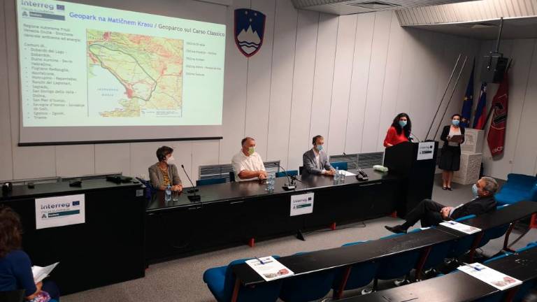 Snujejo čezmejni kraški geopark