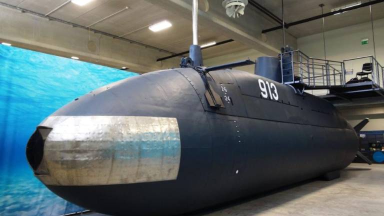 »Magična moč popolne teme in ječanja jeklenega trupa«