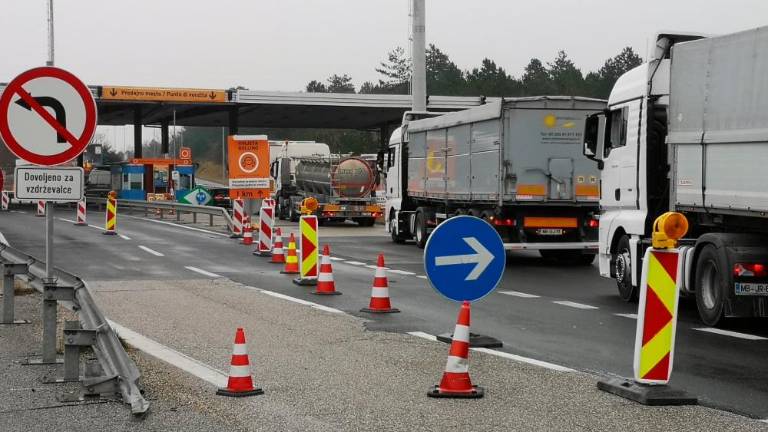 Slovenija odpravila karanteno ob prehodu meje