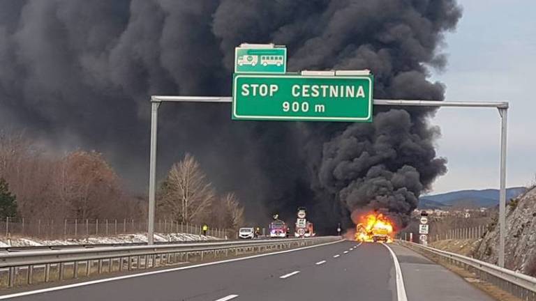 Smrtna prometna nesreča na avtocesti pri Danah