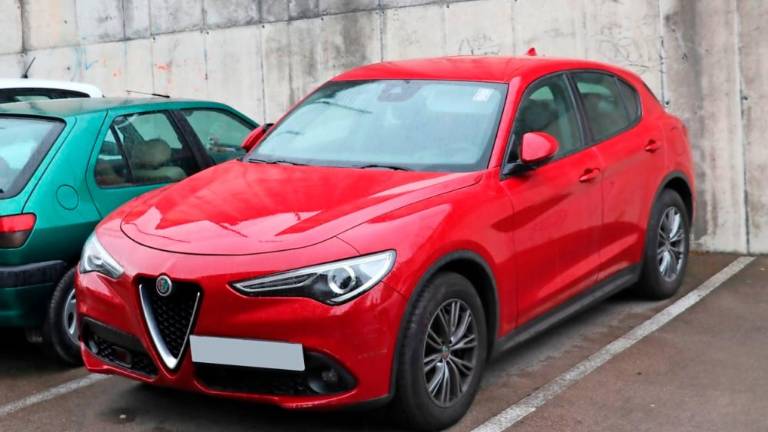 V Kopru našli v Italiji ukradeni alfa romeo