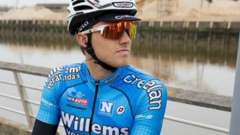 Usoden je bil zastoj srca med dirko