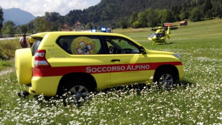 Padla je na strmem gozdnatem pobočju nad Ukvami