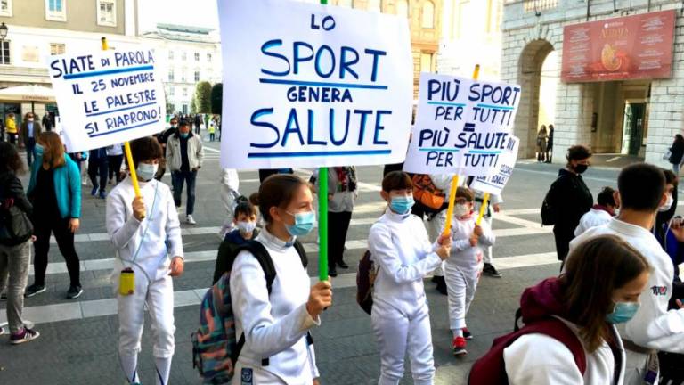 Mladi športniki proti vladni uredbi (foto)