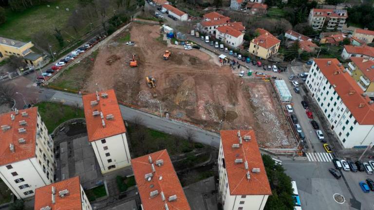 Pet štirinadstropnih stavb bo razveselilo okrog 250 ljudi