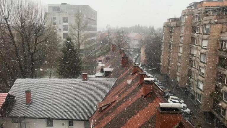 Aprilski sneg nad Slovenijo