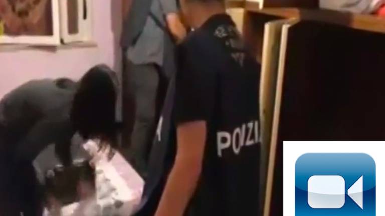 Razbili kriminalno združbo, ki je dekleta silila v prostitucijo