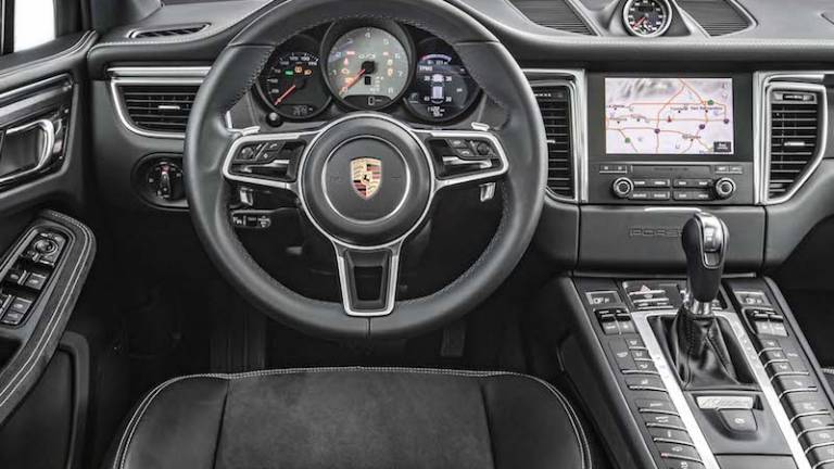 Devetnajstletni voznik začetnik vozil 228 km/h