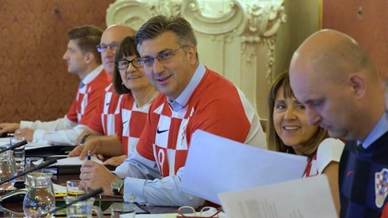 Ministri na vladni seji v dresih hrva&scaron;ke reprezentance