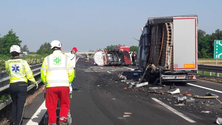 Zaradi nesreče zaprta avtocesta med Vile&scaron;em in Palmanovo