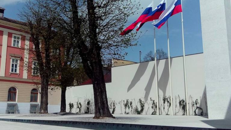 Že četrtič oskrunili spomenik na Kongresnem trgu