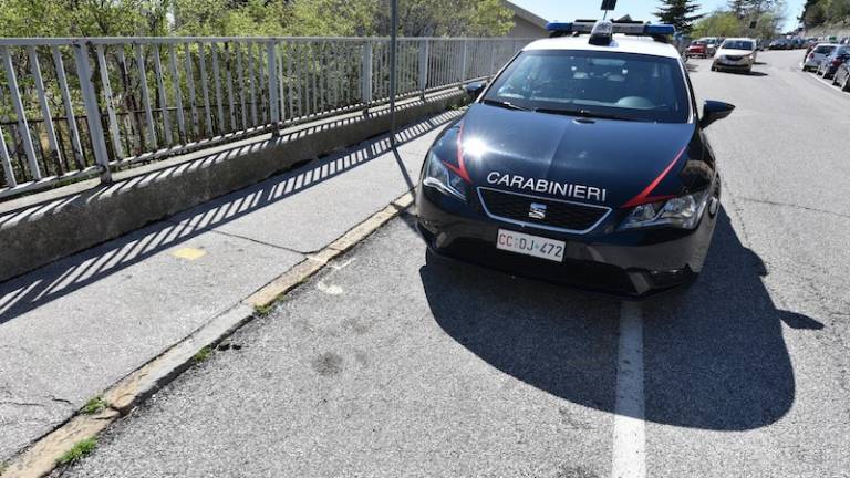 Strel je sprožil med či&scaron;čenjem pi&scaron;tole