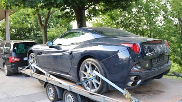 Za ukradeni ferrari california pet dni pripora