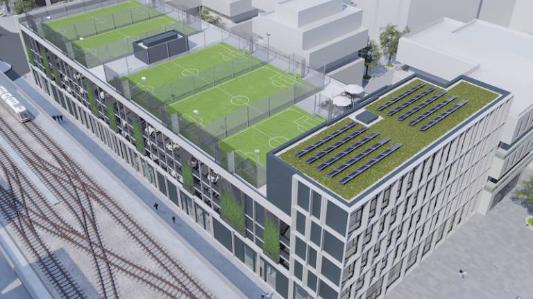 Nogomet bodo igrali kar na strehi