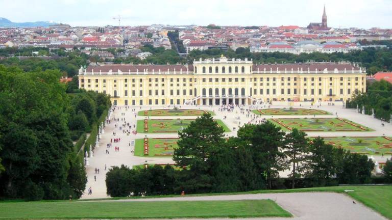 V Schönbrunnu lani rekordno število obiskovalcev